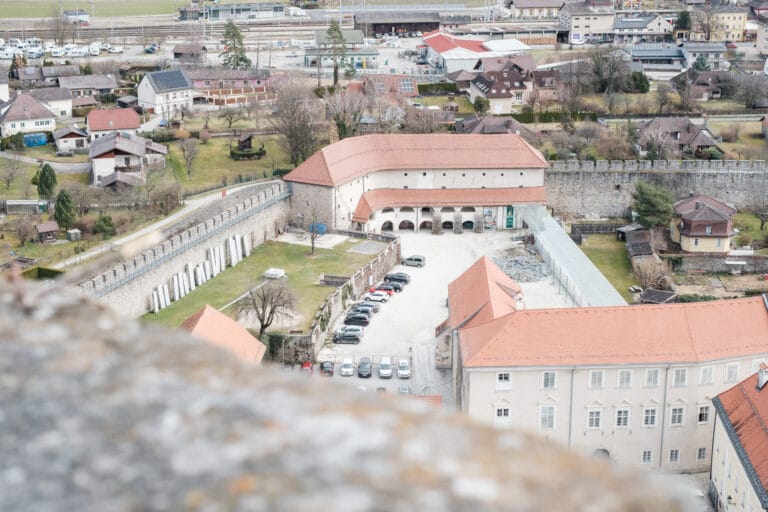 Blick vom Petersberg auf Stadtmauer