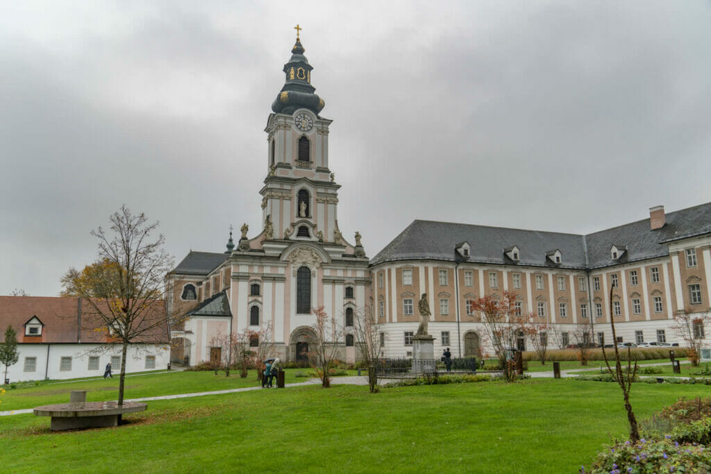 Stift Wilhering auf der letzten Etappe am Donausteig