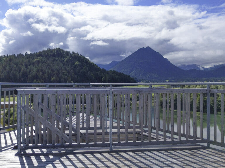 Einer der schönsten Orte am Lechweg: Vogelbeobachtungsturm Pflach