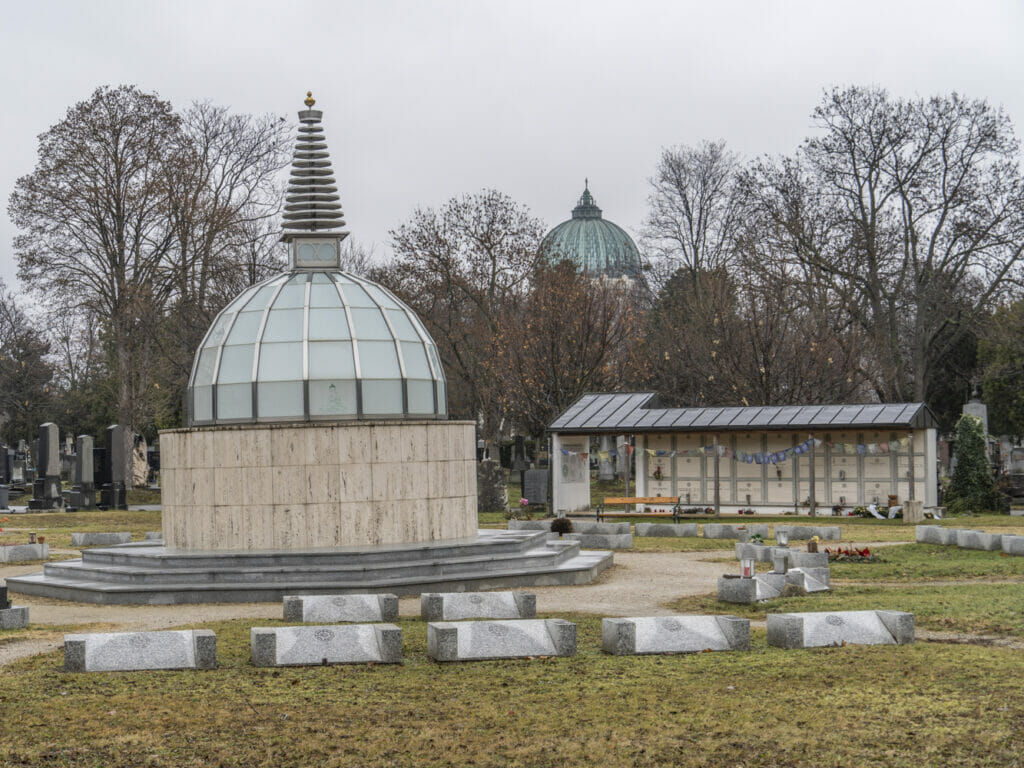 Stupa am Wiener Zentralfriedhof