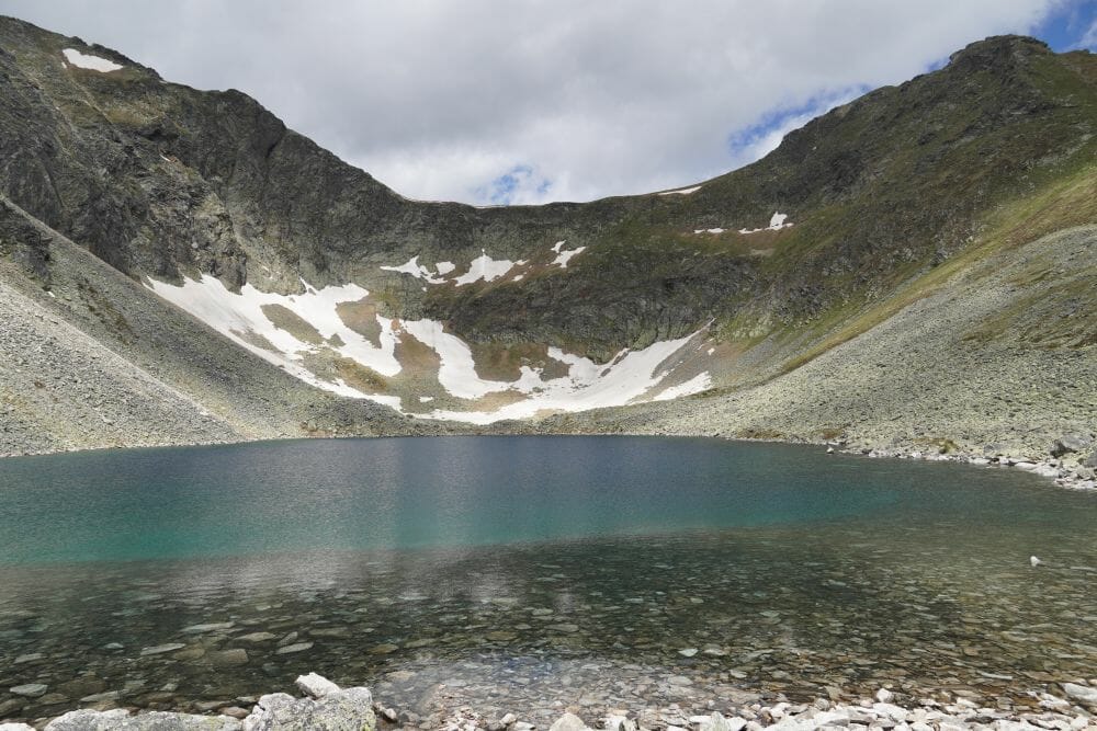 Kristallklares Wasser im Bergsee Oberer Wildenkarsee